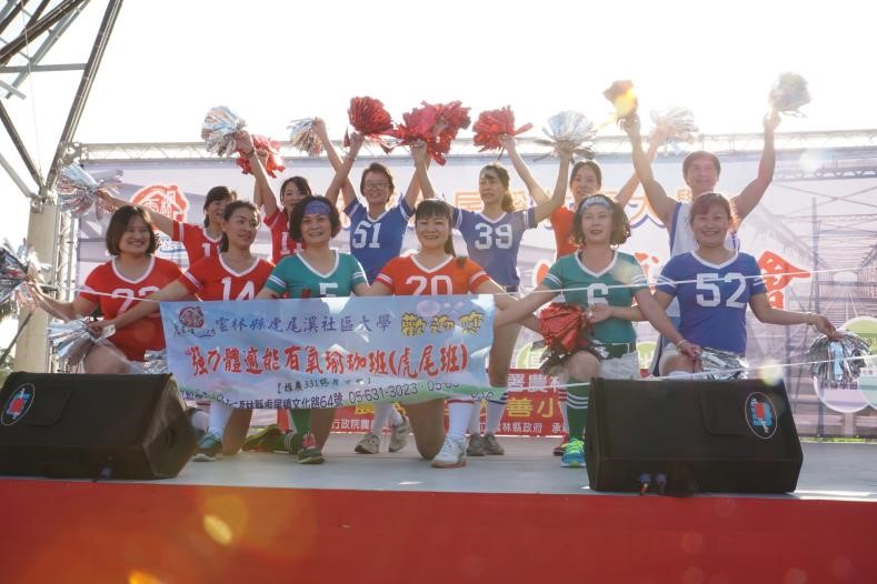 圖.強力體適能有氧瑜珈班-成果展以啦啦隊表演展現青春活力 圖.強力體適能有氧瑜珈班-成果展以啦啦隊表演展現青春活力