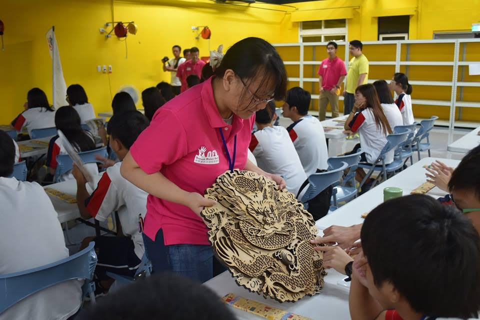 為發揚技職體系學生之學習成果並落實動手實作產品，特規劃於學校辦理此雷雕設計工作坊。推廣此一技術並使校園之技術社群能夠交流達教學相長之目的，期能以此工作坊提升學生跨領域自學風氣，動手自己ＤＩＹ做產品。