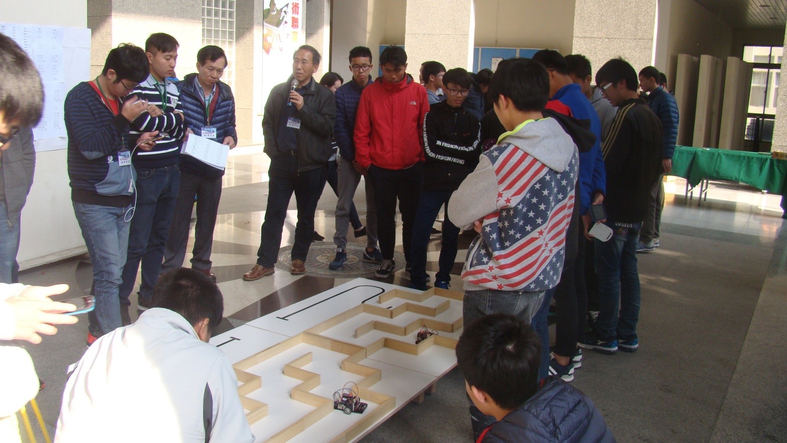 自走車競賽實況