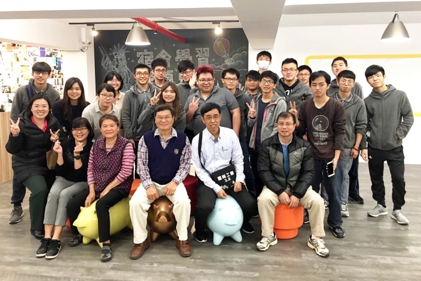 NFU Dormitory Learning Resources Center Holds Opening Ceremony and Club Exhibition