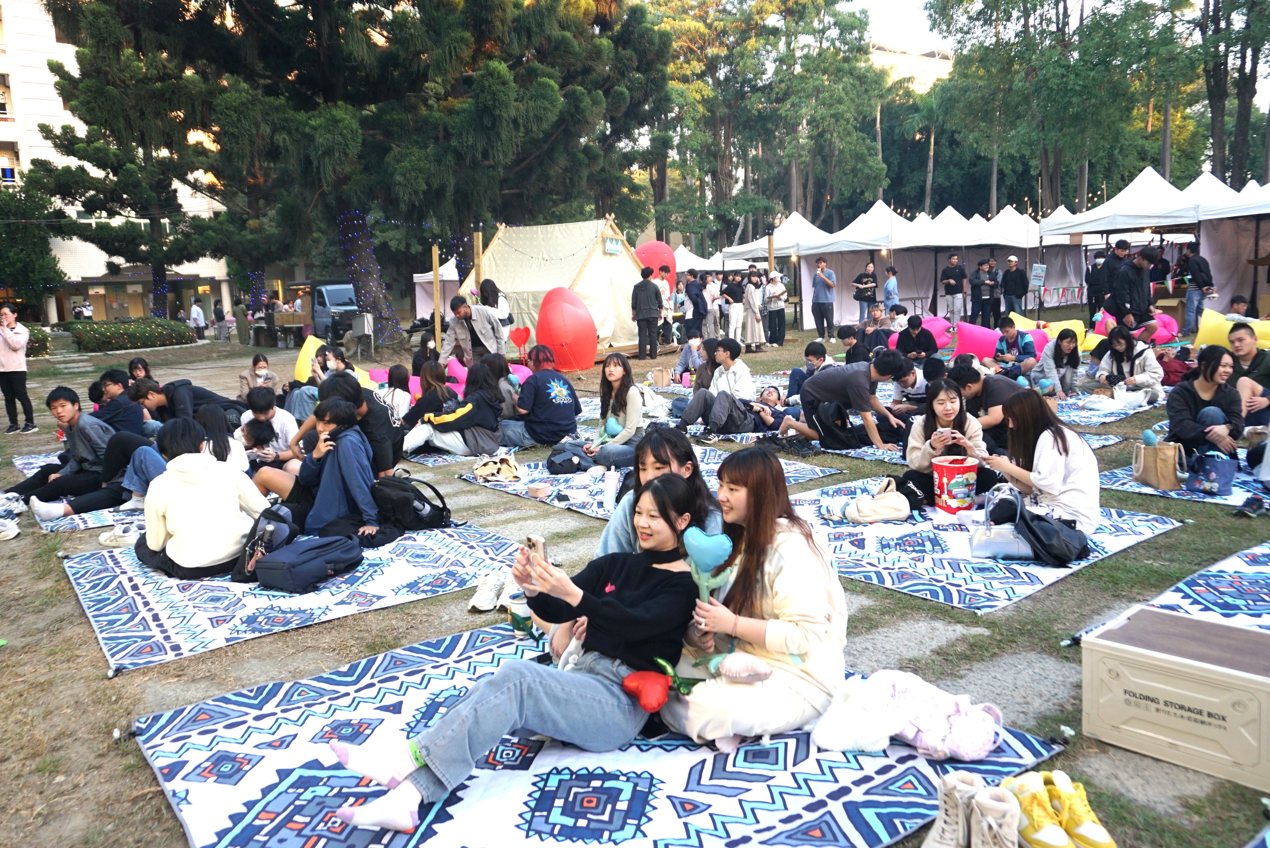 虎科大「聖誕野餐學生展演」　用愛與分享溫暖冬日校園