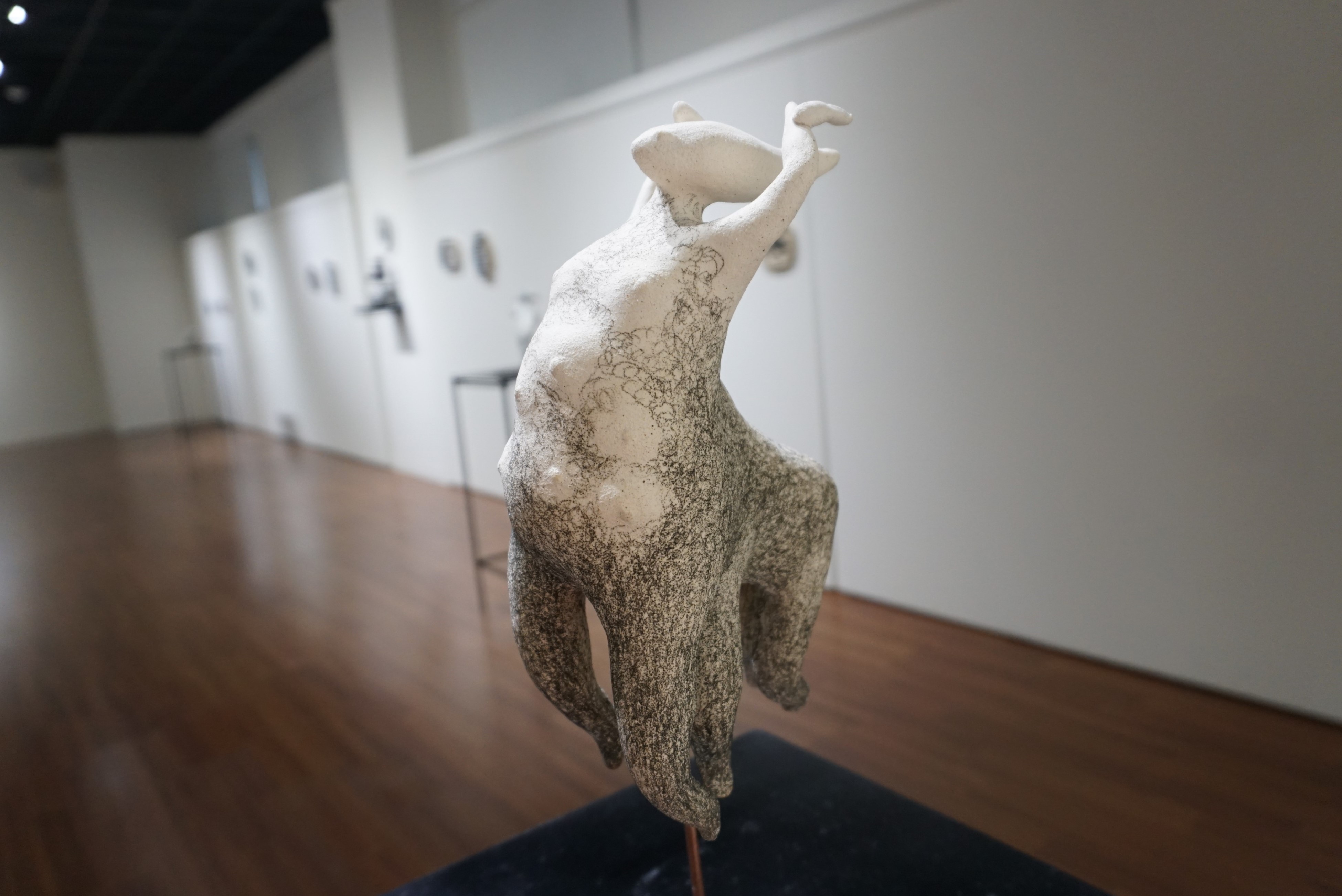 《一瞬》於虎科大開展　鄧心怡以陶藝凝視時間　呈現完整的自己