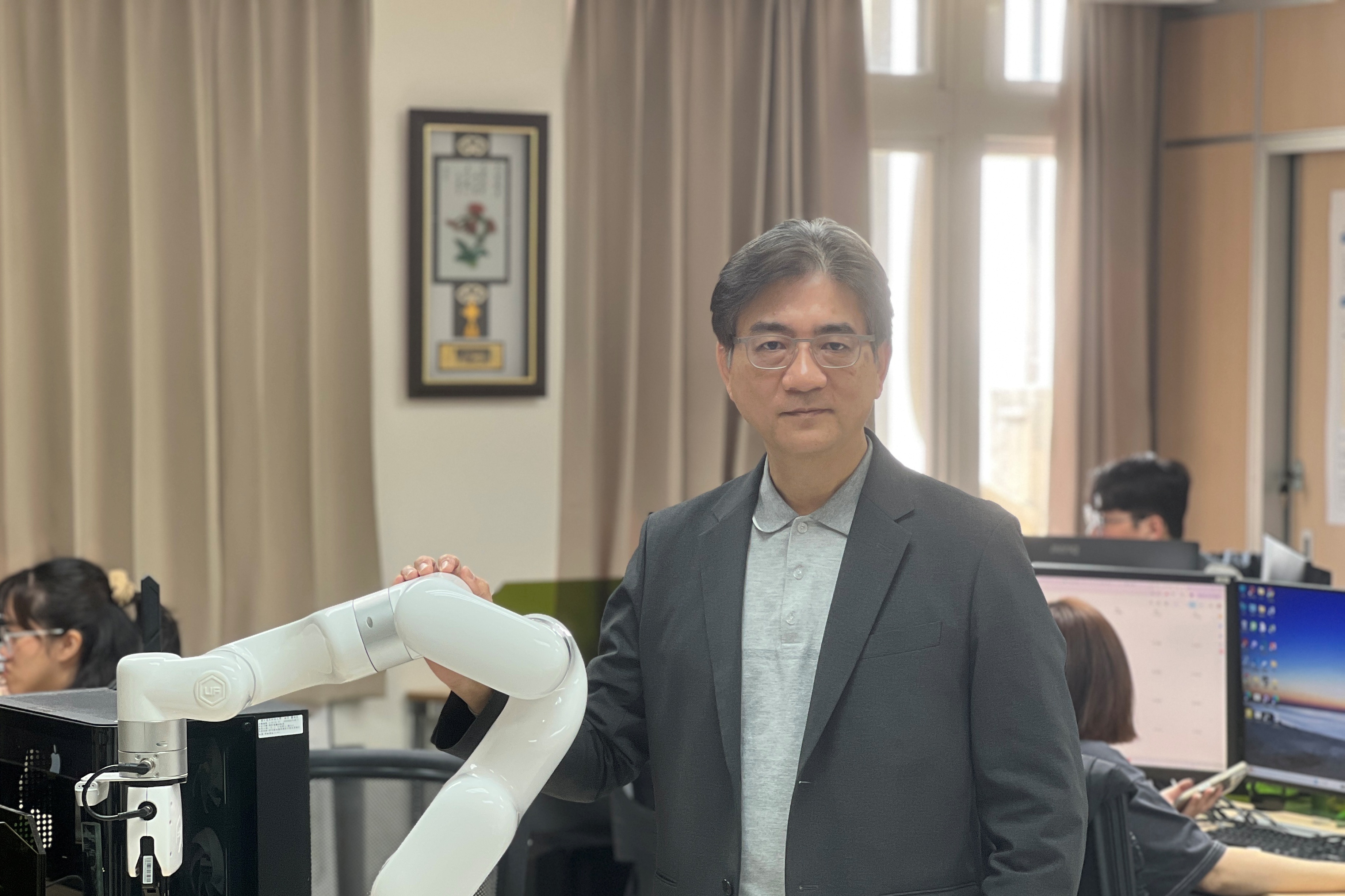 虎科大資管系暨副校長陳大正教授