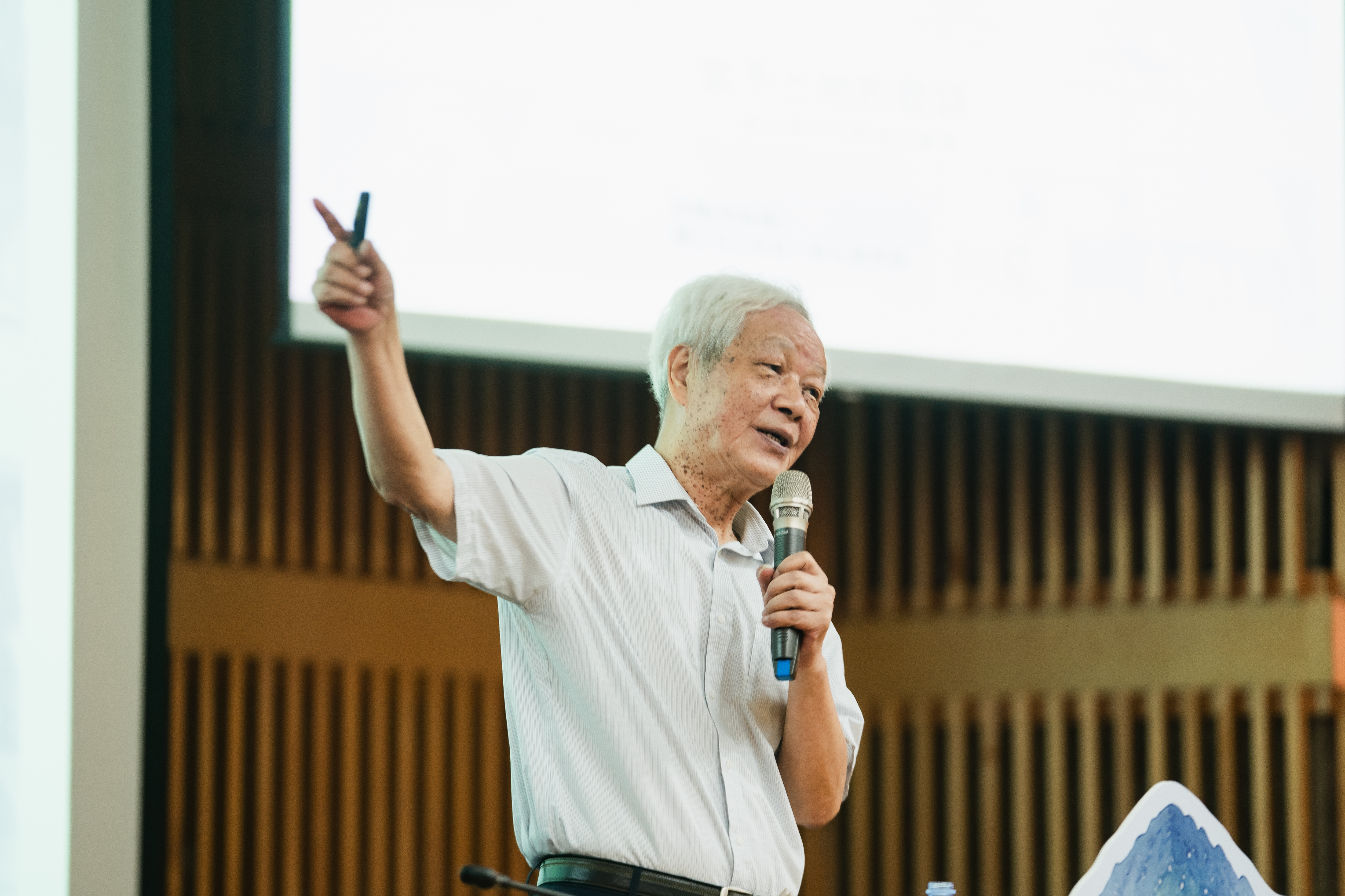 黃仁勳台語魅力掀熱議　虎科大邀向陽開講：母語是走向世界的力量