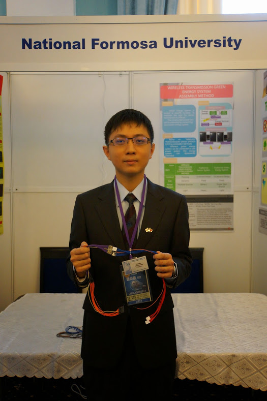 本校資工系碩一張烜嘉同學及其參展作品。